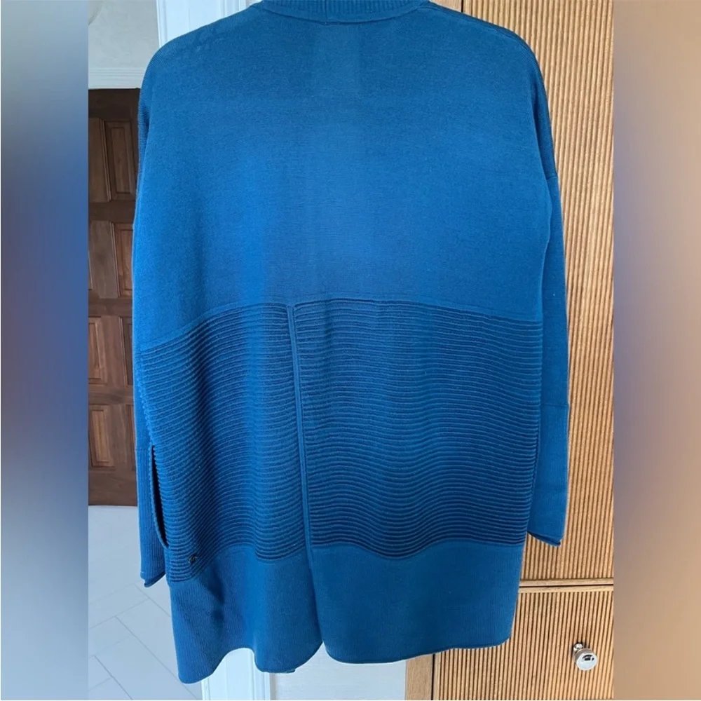978. Like New - RARE Lululemon Gorgeous Blue Merino Wool Cardigan Sweater - Picture 3 of 11